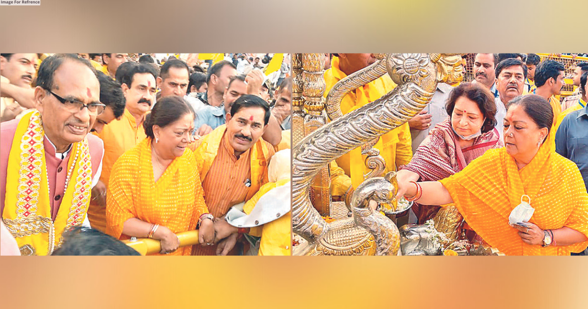 Chouhan, Vasundhara Raje pull Maa Pitambara’s silver chariot in Datia